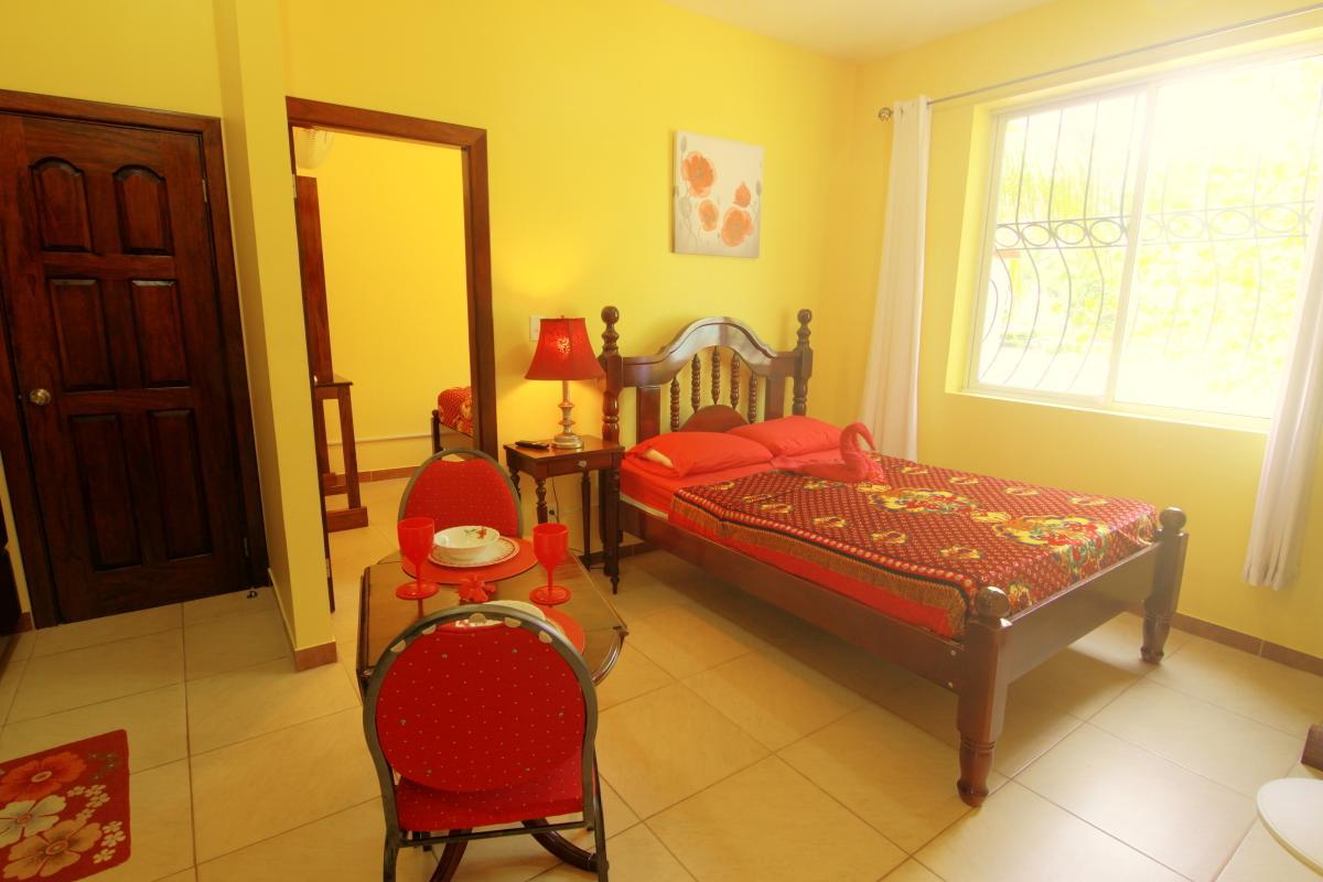The White Horse Inn - Hopkins Village Beach Belize Экстерьер фото