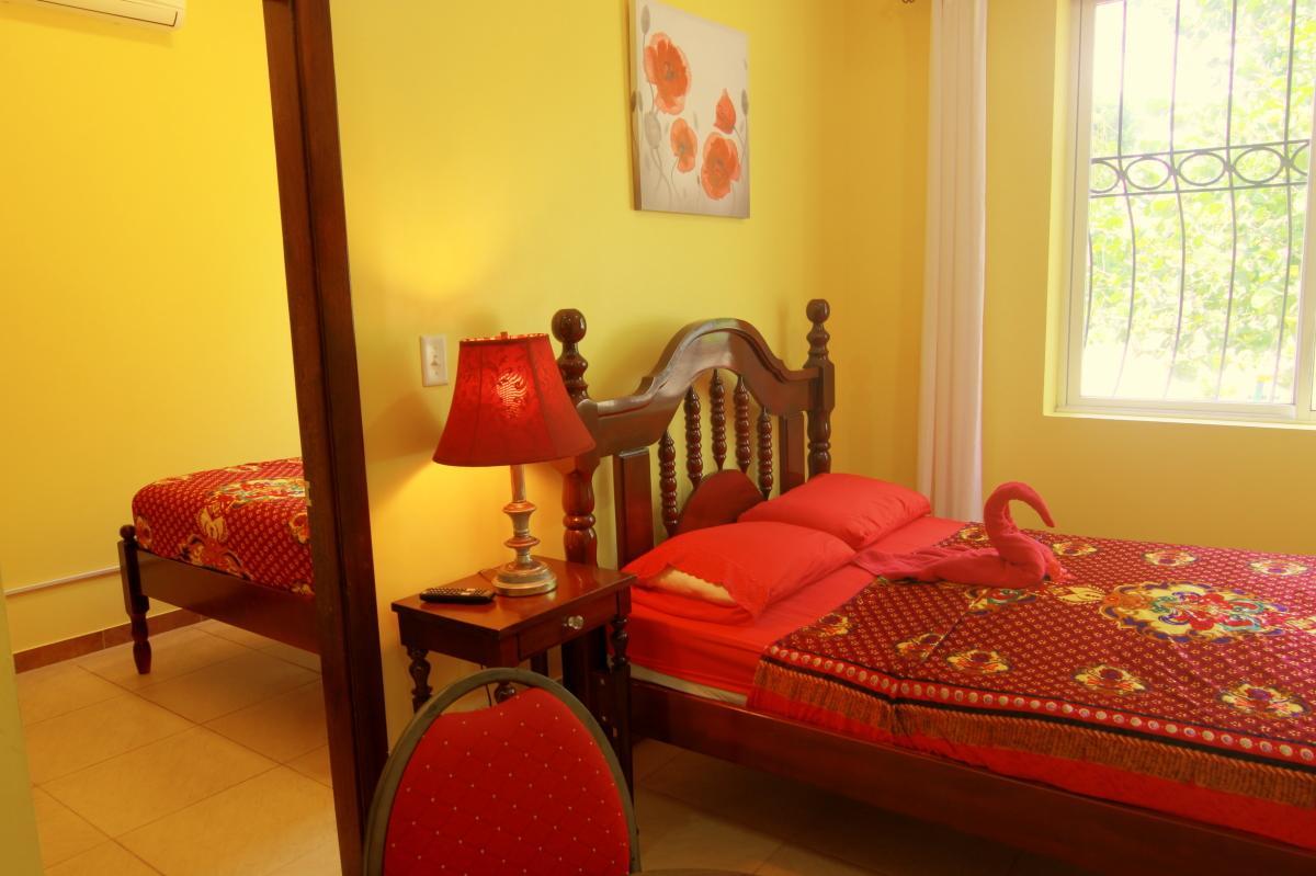 The White Horse Inn - Hopkins Village Beach Belize Экстерьер фото