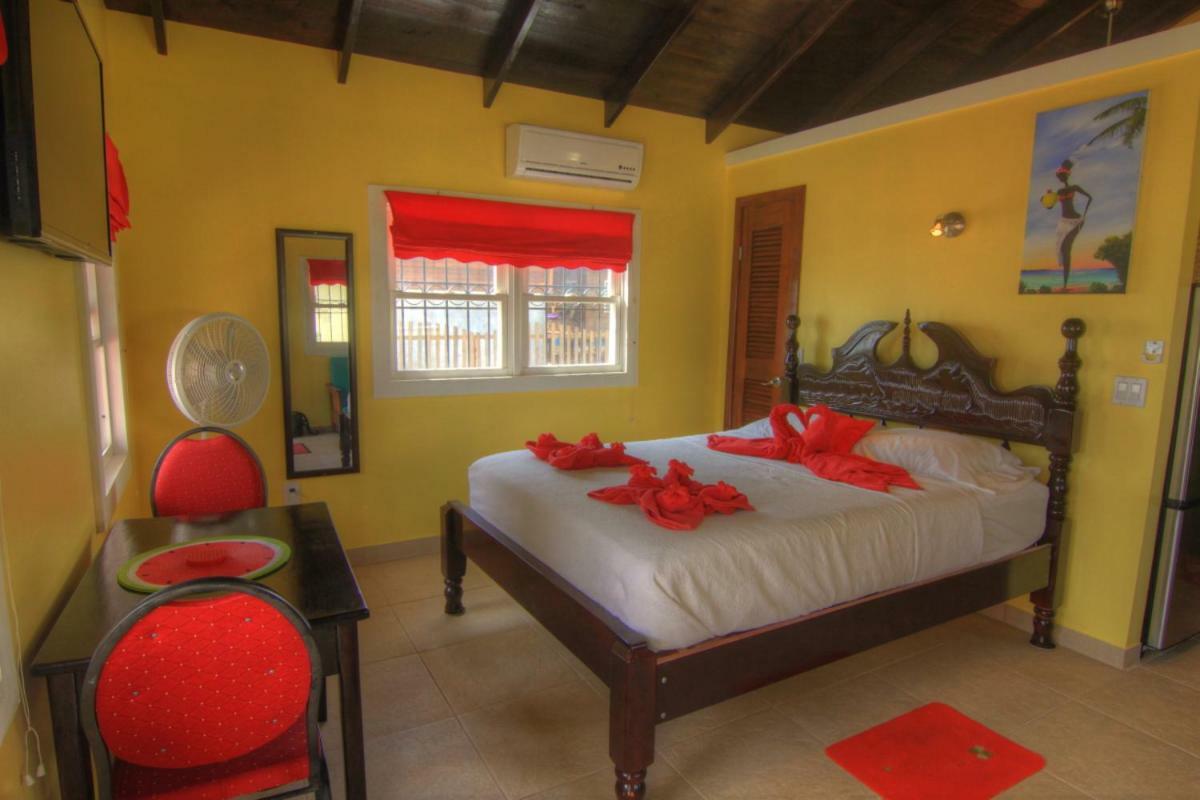 The White Horse Inn - Hopkins Village Beach Belize Экстерьер фото