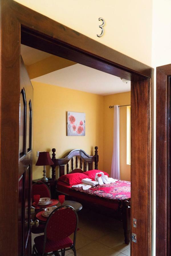 The White Horse Inn - Hopkins Village Beach Belize Экстерьер фото