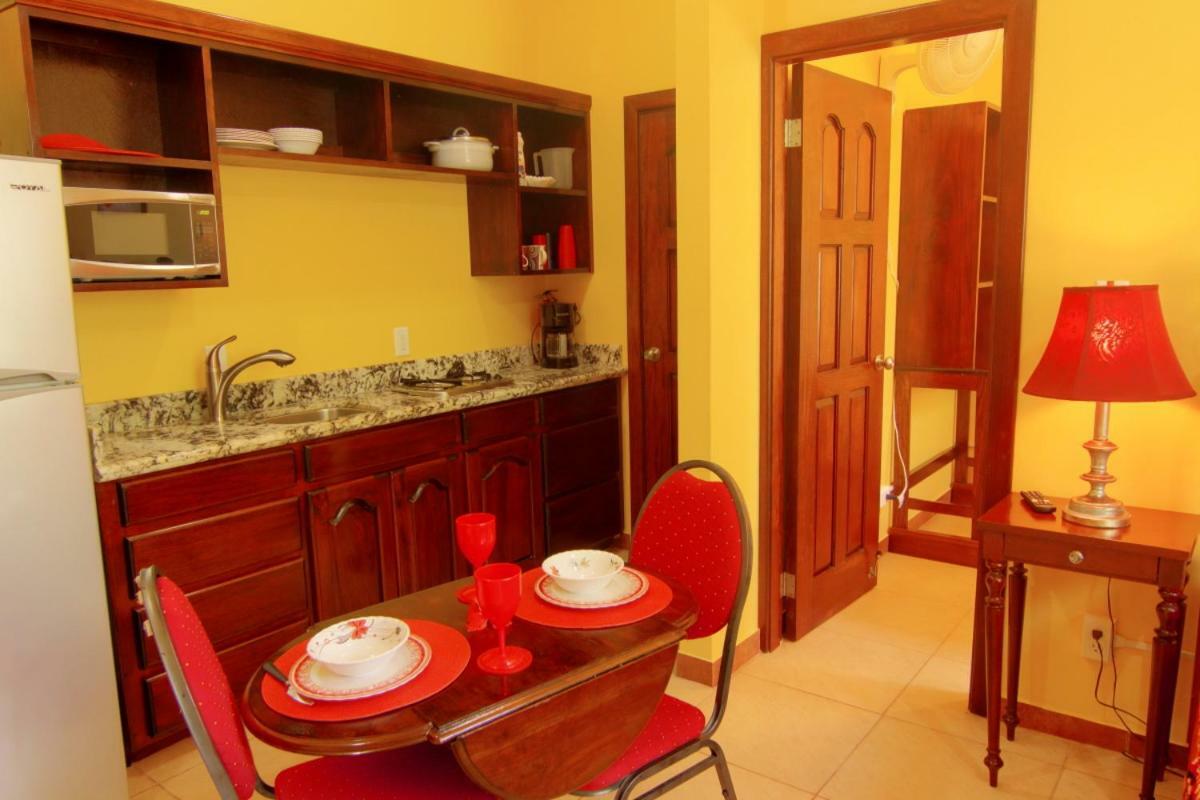 The White Horse Inn - Hopkins Village Beach Belize Экстерьер фото