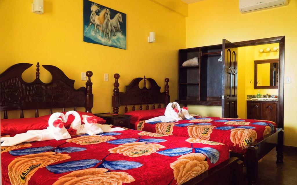 The White Horse Inn - Hopkins Village Beach Belize Экстерьер фото