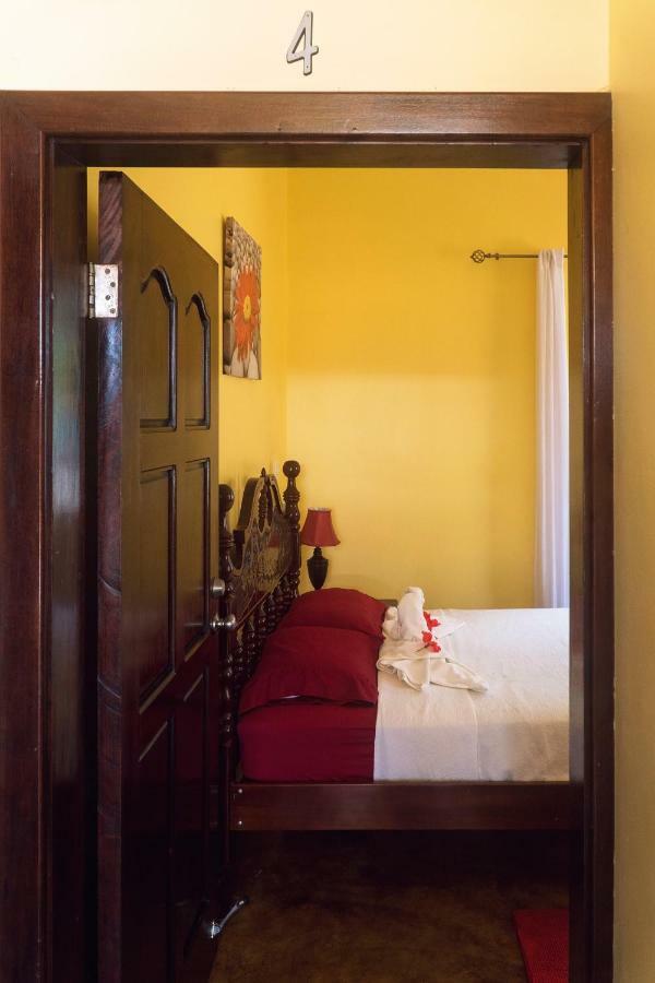The White Horse Inn - Hopkins Village Beach Belize Экстерьер фото